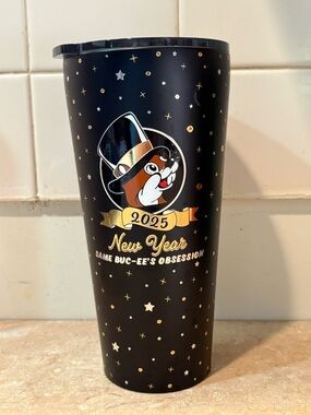 Buc-ee's 2025 New Year's glow-in-the-dark tumbler stainless Steele 32oz  black